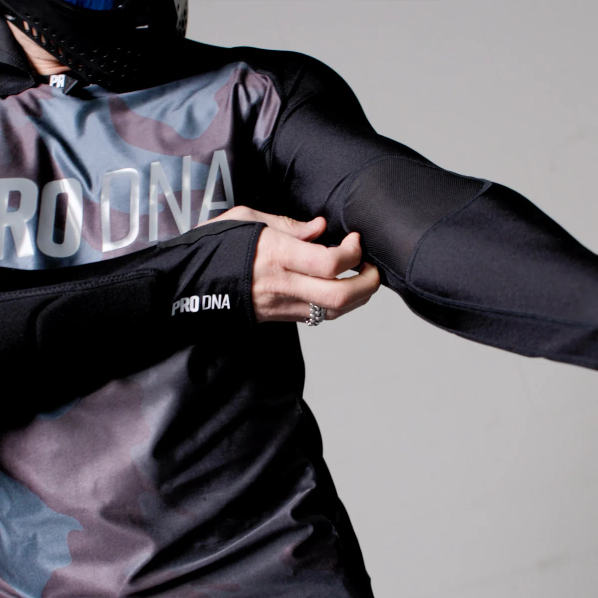 PRO DNA™ BASE LAYER SHIRT – ELBOW PAD - Image 2