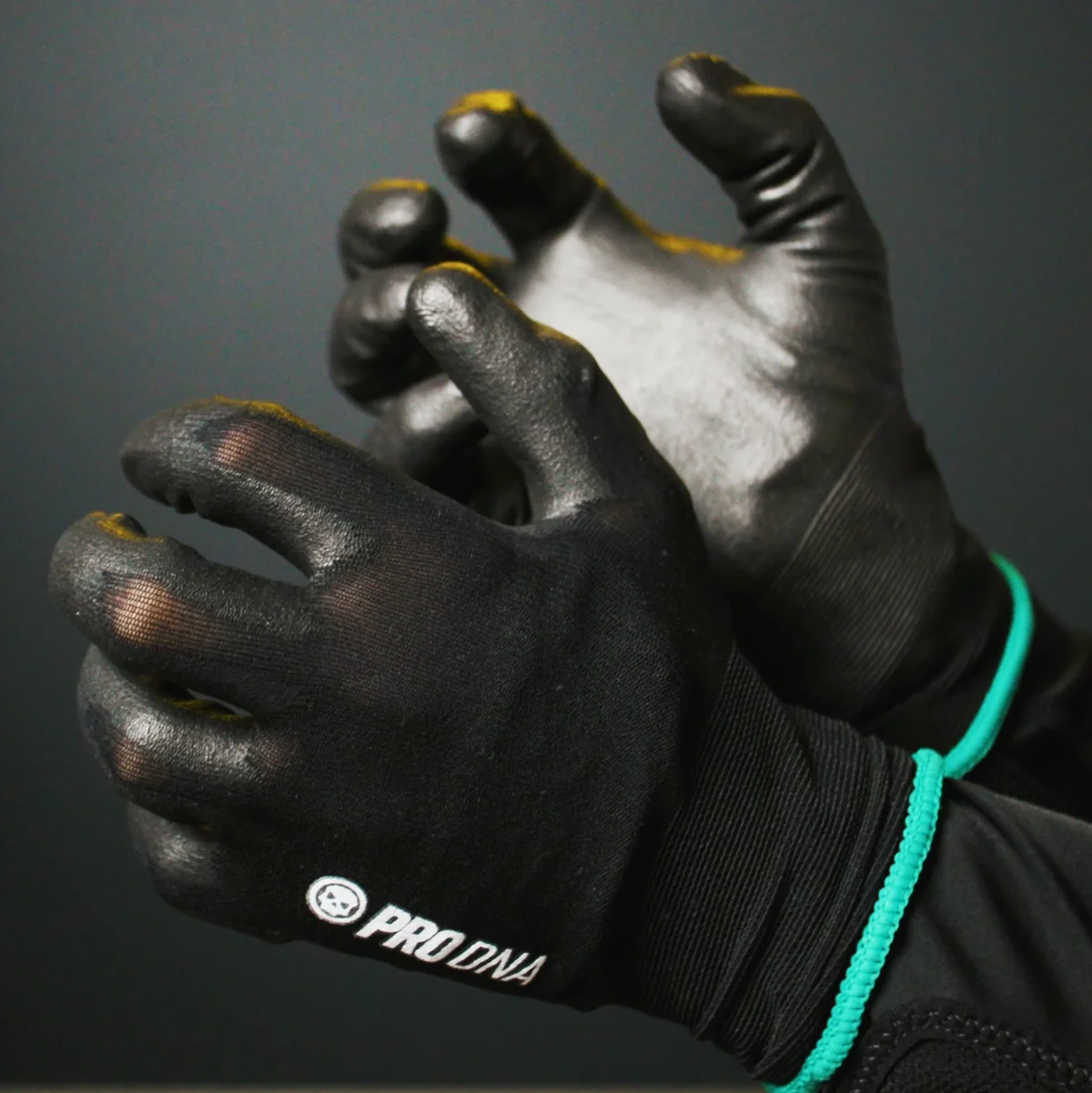 PRO DNA™ HYPERLIGHT GLOVES - Image 2