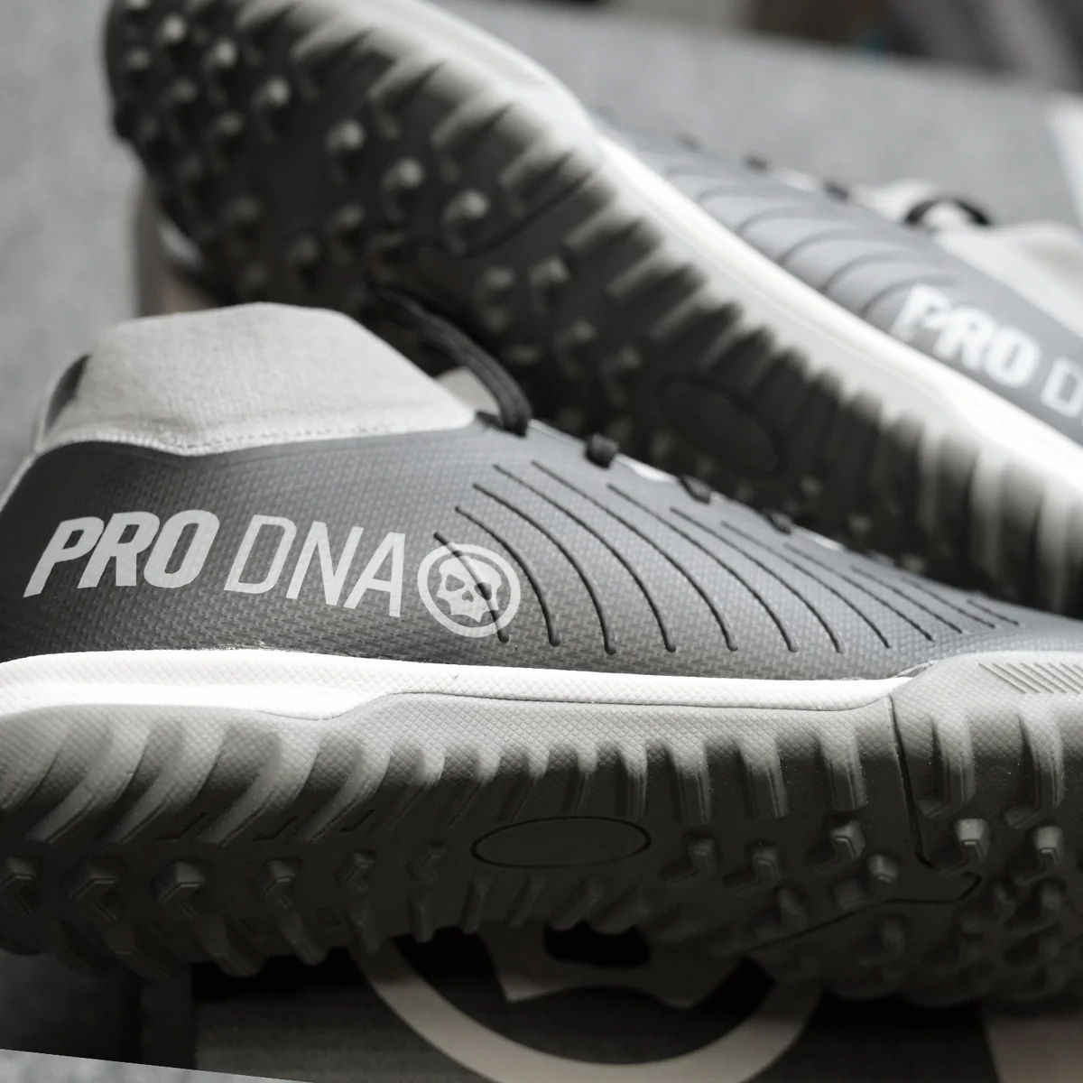 PRO DNA™ TRAINING DIVISION TURF CLEATS - Image 2
