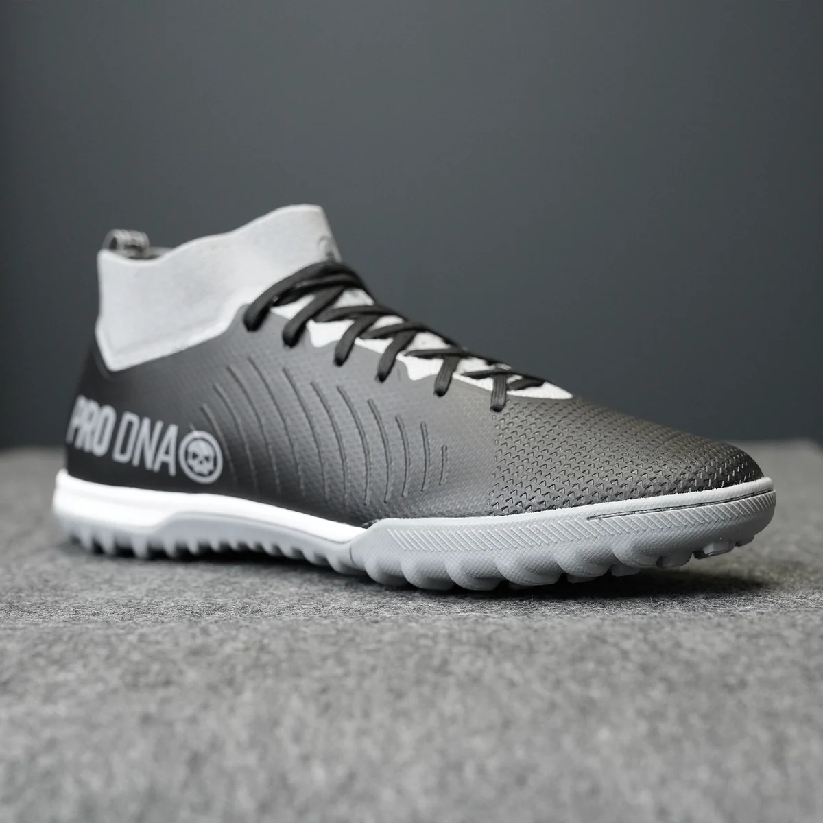 PRO DNA™ TRAINING DIVISION TURF CLEATS - Image 3